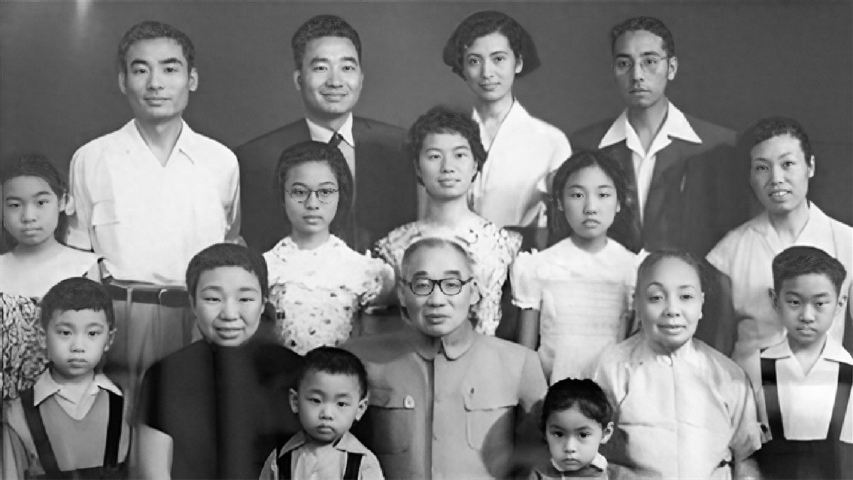 他提出了计划生育，但自己娶妻又纳妾，生了八个孩子，怎么回事？
“1960年1月，