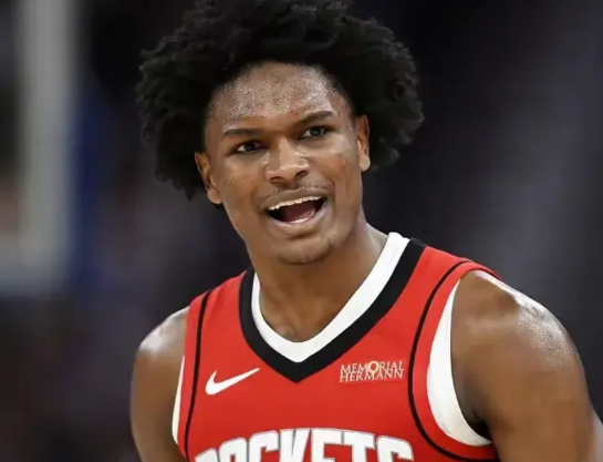 火箭，拥有6位百大球星
在刚公布的NBA现役百大球星中，火箭有6名球员赫然列。分