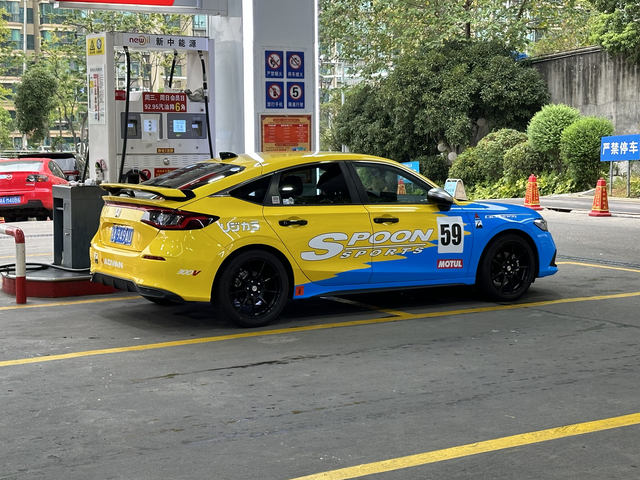 360的线路暴露在车头外
这个线路在车头外，请问会不会容易坏啊，看着心里难受。