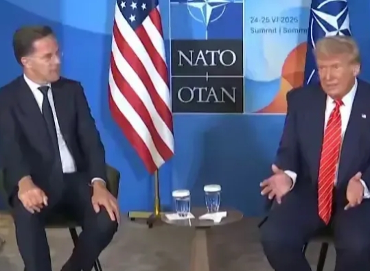 美国总统特朗普很会取悦北秘书长吕特，这时候他们一见面受到特朗普的玩笑，逗得大家非