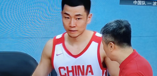 昨天我山东男篮高诗岩“啪”，“啪，“啪”连续三个三分，彻底征服了郭士强，也征服了