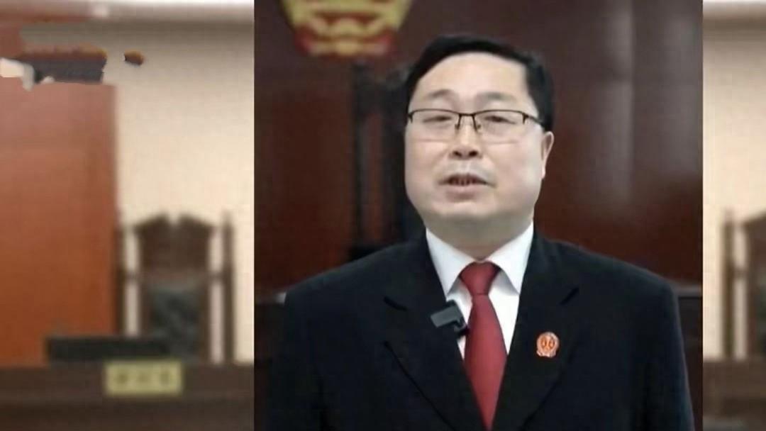 转身赔七万！青岛街头惊现