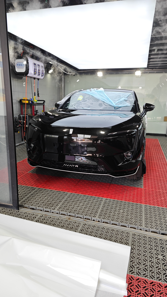 今天提了车，严格来说是提车直接到贴膜店，然后去贴膜店提了车，开了一天发现几个问题