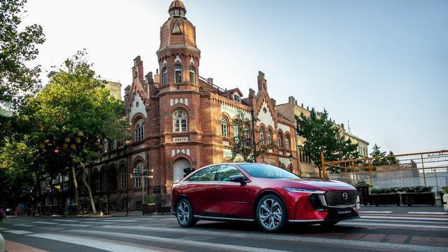 长安马自达“放大招”：MAZDAEZ6补贴后998万起“掀桌子”破局