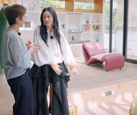 倪虹洁节目谈儿子落泪，叹：他从不回我信息，只能等他召见我！
 
选择了事业，其实