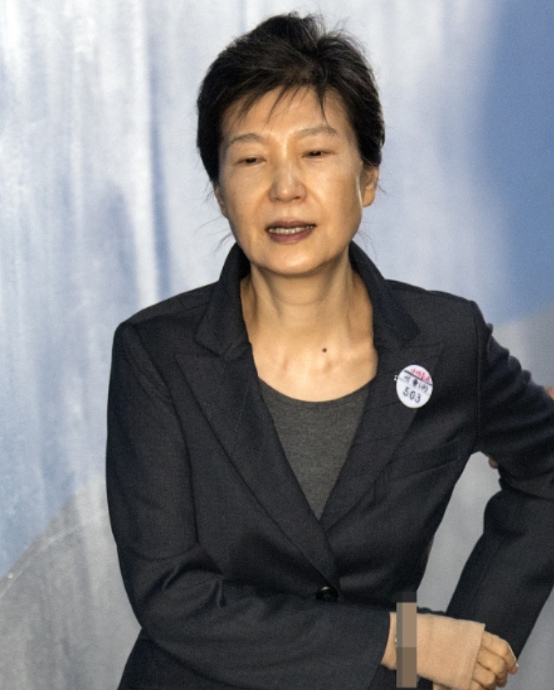 站在了恩人的对立面。即便朴槿惠力挺，金文洙也很难翻盘！
韩提前投票结束，选举到了