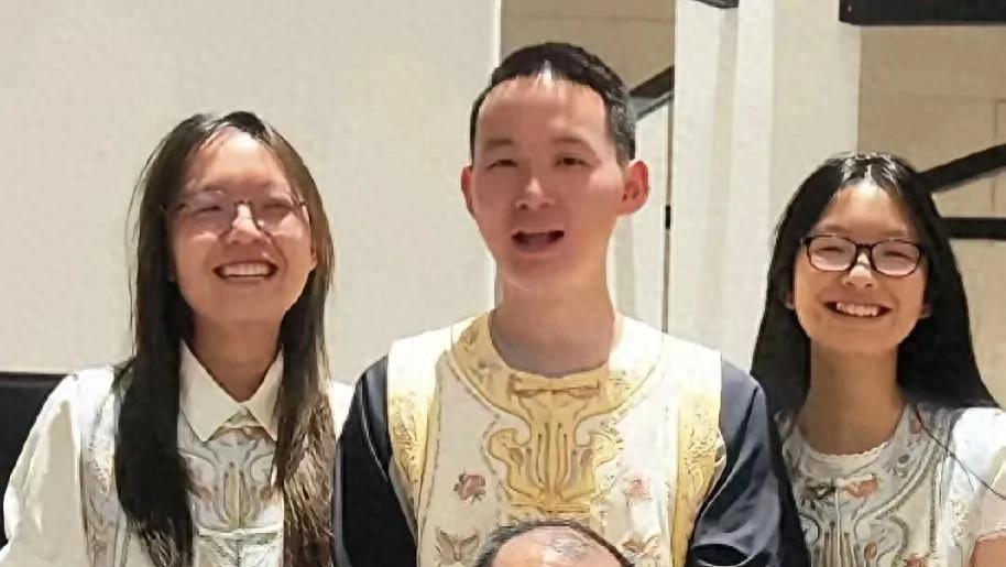 谢浩男回学校后，背后的瓜越来越多，老谢还能坐得住吗？