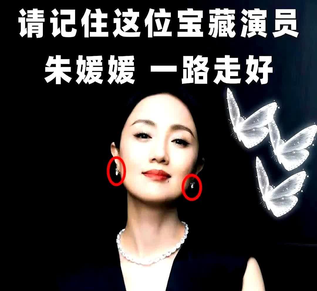 朱媛媛的病友哭着说

那天我借她充电线，看见她正拿着棉签沾润唇膏涂手肘。

