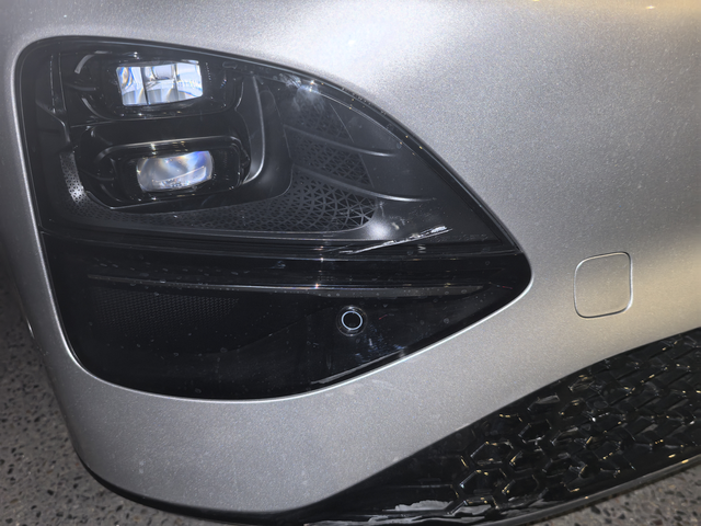 G6大灯表面刮到了
怎么处理，才刚提的新车

