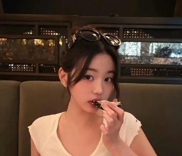 在娱乐圈的璀璨星空中，张元英一直是备受瞩目的存在。要是把她放在内娱，那她会处于什