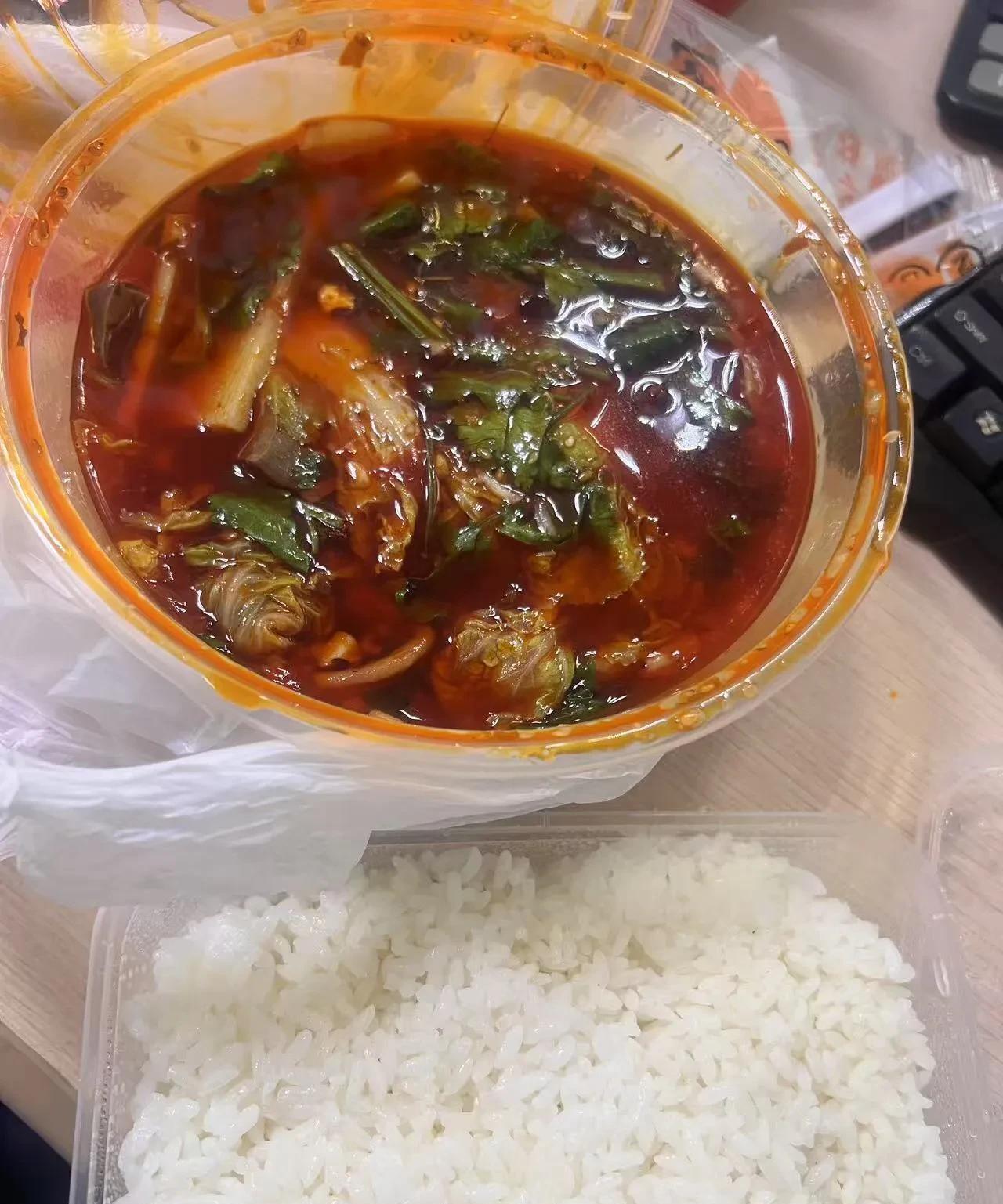 大家有没有发现一个现象，
就是我们舍不得买一样东西的时候，别人就会劝你说少喝一杯