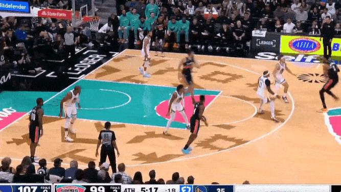 文班亚马助攻科内特上篮打进追到6分，目前已22分11板7助