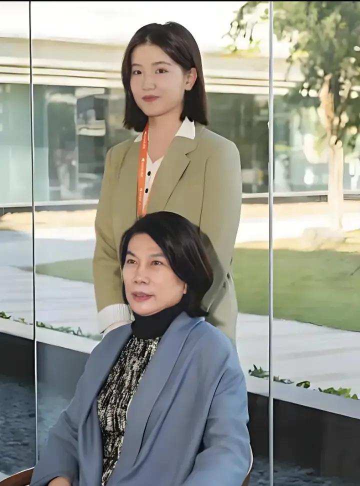 董明珠和孟羽童在一起的时候，就像一对母女，董明珠非常欣赏孟羽童。
孟羽童离开格力