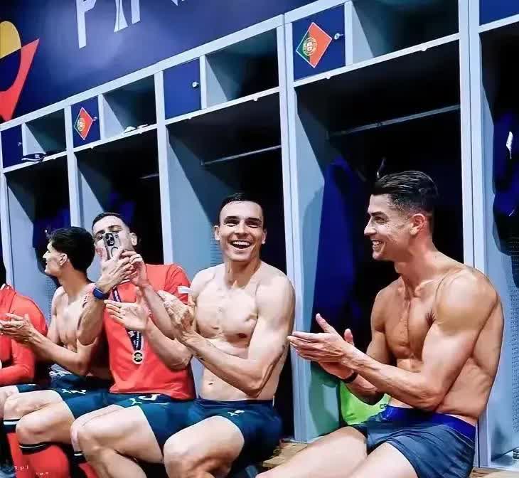 他为什么会巅峰20多年？看看他的身材就知道啦。黑子都要服他吧！