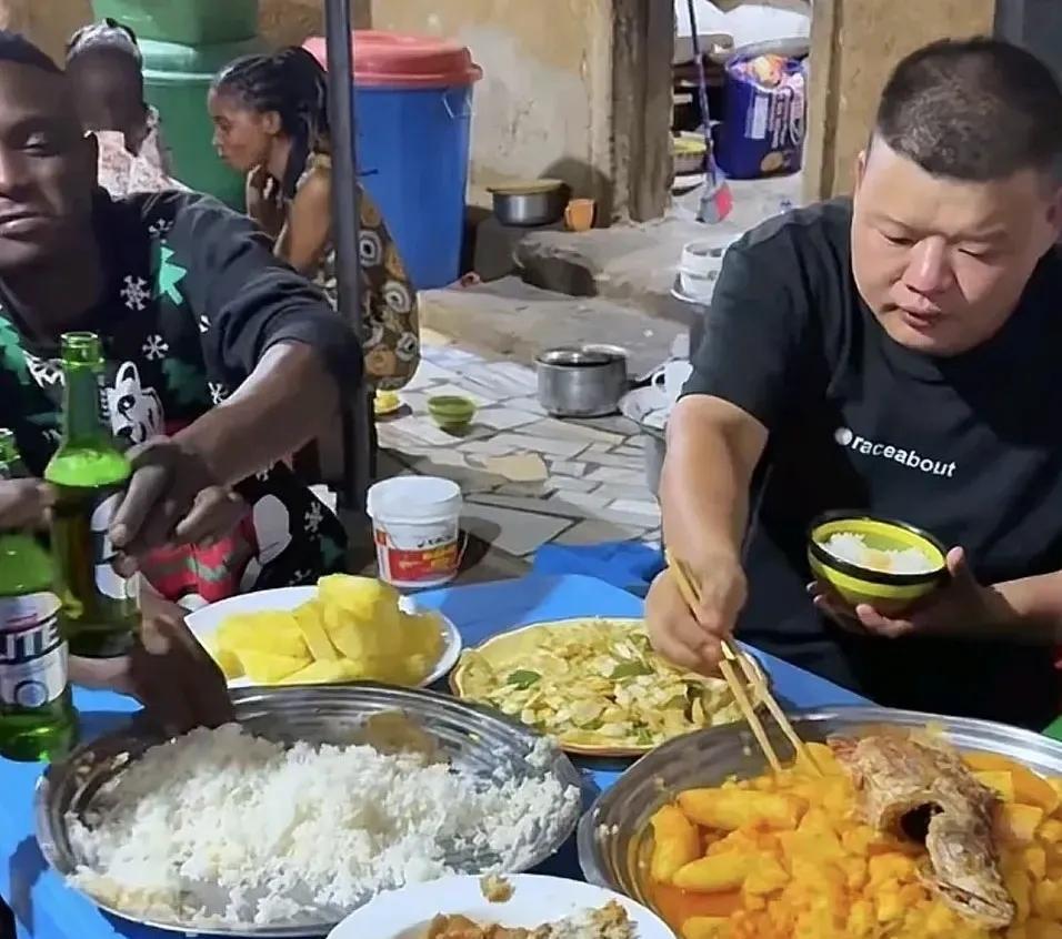 现在全网最后悔的女人就是菲利了吧！
不是因为嫁到了中国也不是因为介绍了乌拉相亲而