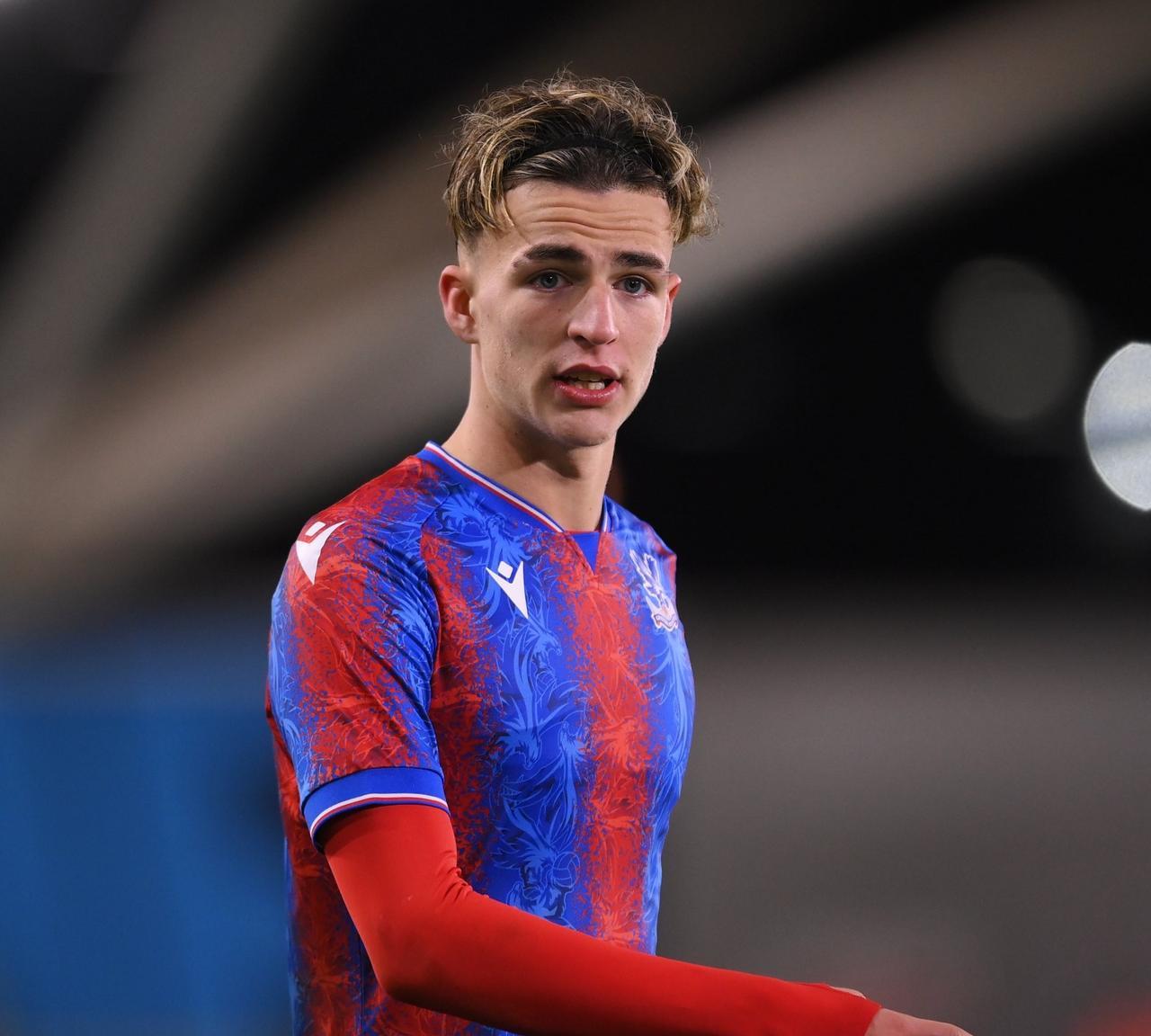 ????切尔西战胜8家欧洲俱乐部，从水晶宫签下18岁的边锋杰西·德里。
切尔西这