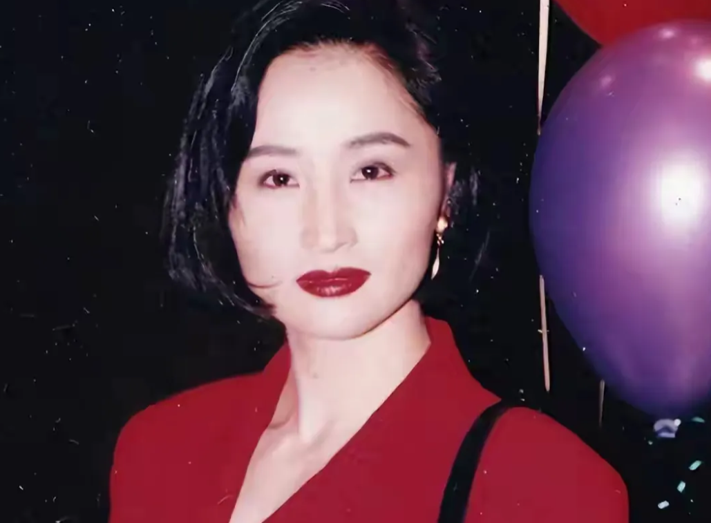 曾迷倒过张艺谋，也曾将马景涛伤到心碎，如今年过6旬却孤身一人