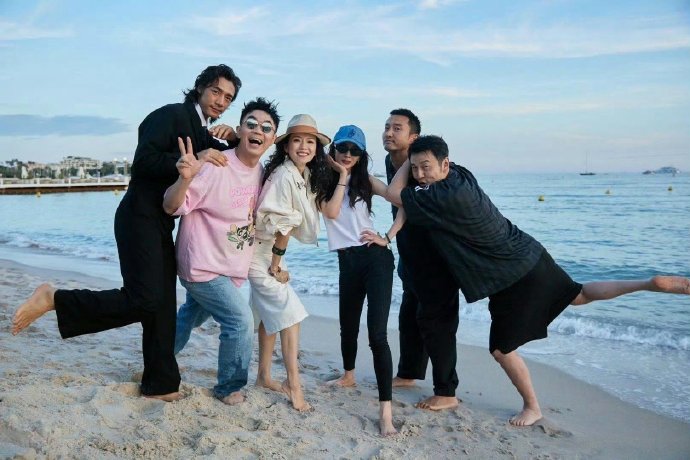 为什么酱园弄剧组的每次合照都没有赵丽颖？？ ​​​