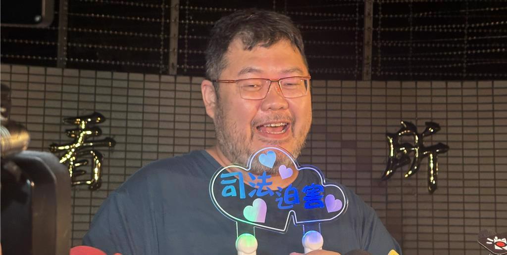 爆蓝白黑料太凶？亲绿网红“四叉猫”社交平台团灭
以打蓝白闻名的亲绿网红“四叉猫”