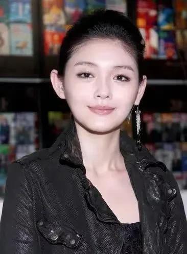 大S真的结婚后，完全变了。
一开始可能是孕激素分泌导致，虽然当母亲后更温婉了，但