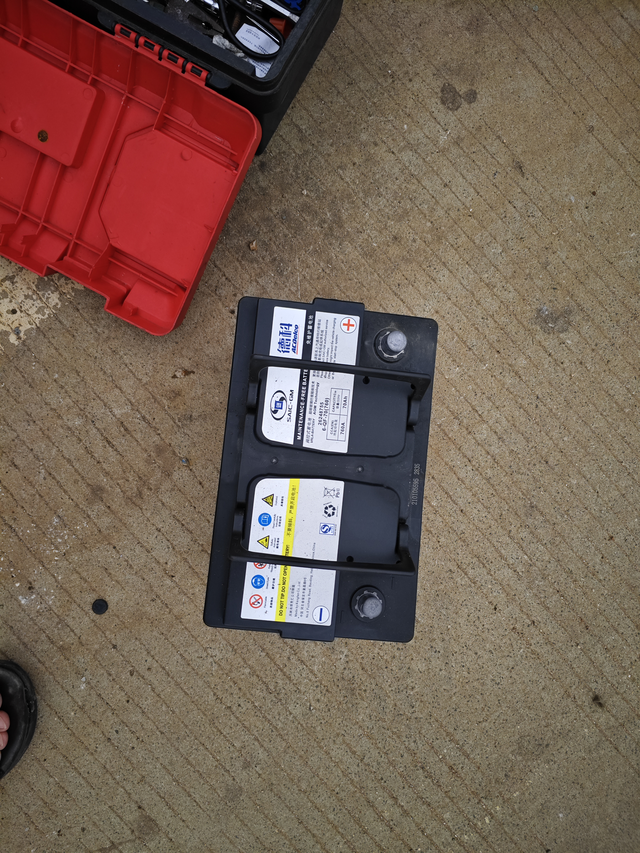 21款英朗更换启动电瓶
21年4月用到现在，3年半，说不行就不行，一点征兆都没有