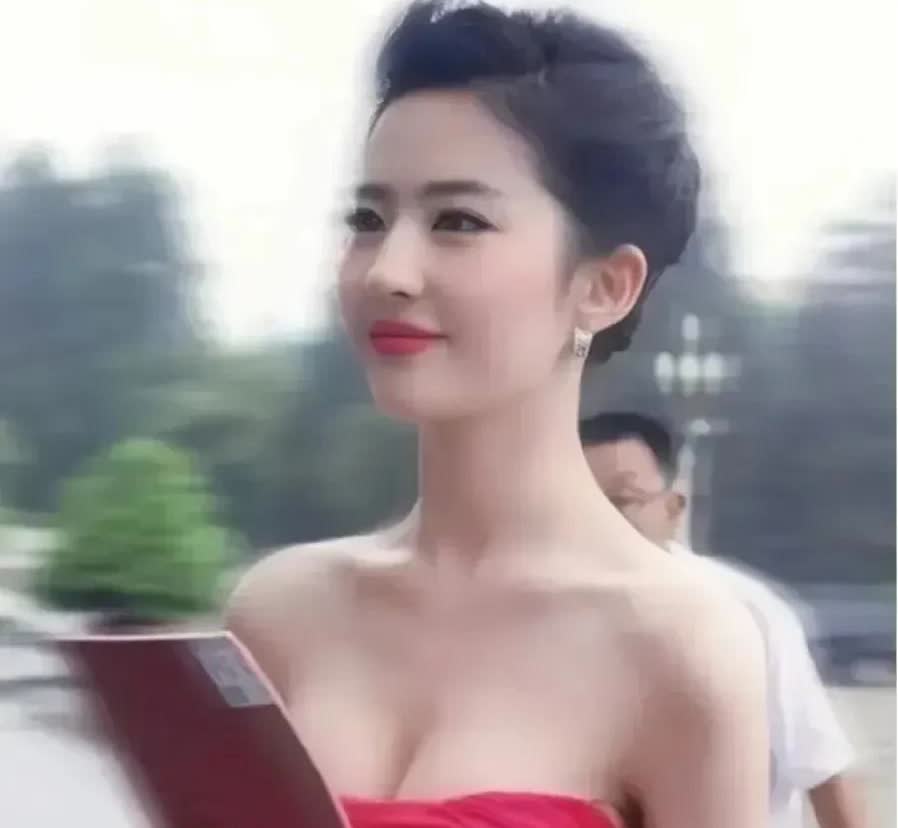 亦菲被白玉兰摆了一道？

昨晚白玉兰颁奖典礼，

昨晚白玉兰颁奖典礼，刘