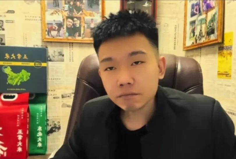 其实小黑龙真的没有必要，吐槽郭德纲。
不可否认，德云社是现在最大的，也是最红的相