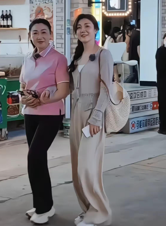 陈梦， 
我越来越不理解了 
她进综艺圈，到底图啥呢？

图出名吧， 
双料奥运