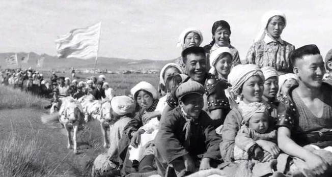 1961年的一天，周总理一早打电话给内蒙古主席乌兰夫，要他从内蒙古调运一批奶粉送