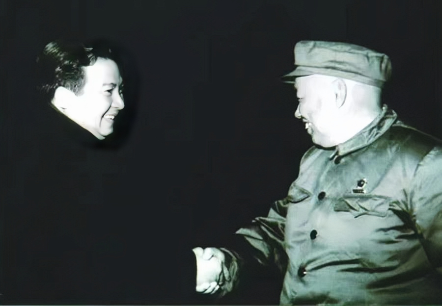 国王和上将。
西哈努克手下如果能有几个像许世友这样能打仗的优秀将领，柬埔寨早就国
