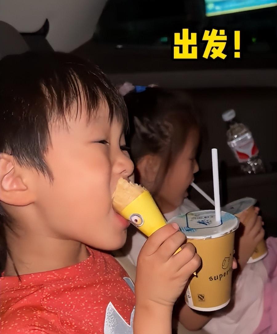 环球影城邂逅张纪中，74岁老当益壮背娃游玩
回想起去年6月，杜星霖怀上了张纪中的