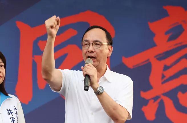 国民党战斗蓝召集人赵少康号召21日于台北荣星花园举办首场反罢免造势，国民党主席朱