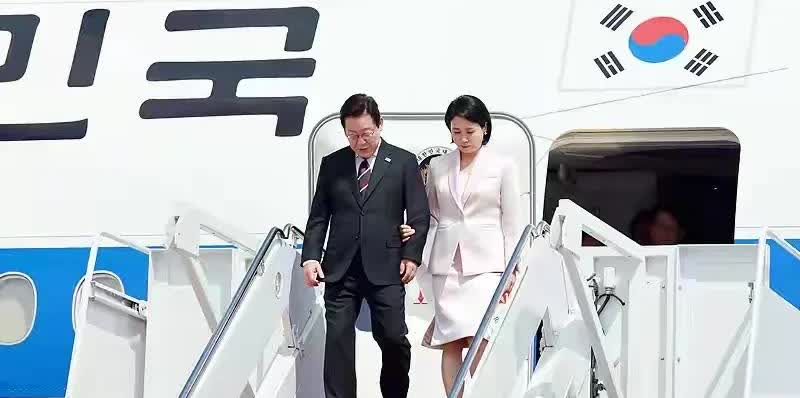 韩国总统李在明夫妇兴冲冲前往美国见特朗普，原本期待着能获得高规格接待与礼遇。毕竟