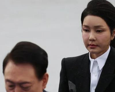 金建希出事了？夫人被疑收贿











韩国前总统夫人金建希摊上大事了