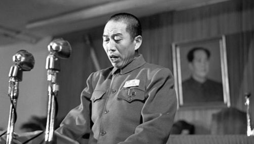 1950年，马家军残部改编而来的解放军7师，部分官兵在新疆发动反叛，王震对7师师