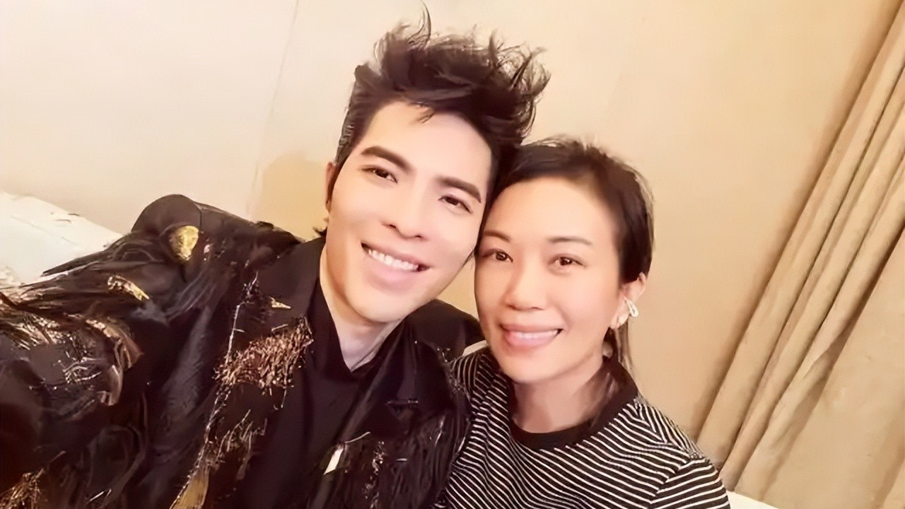 萧敬腾夫妇铁板烧之夜，爱情保鲜的秘密？