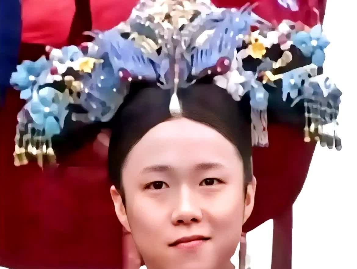 王楚钦现身上海商场，孙颖莎却连夜飞回北京，手机成了两人唯一的连线。

现场粉