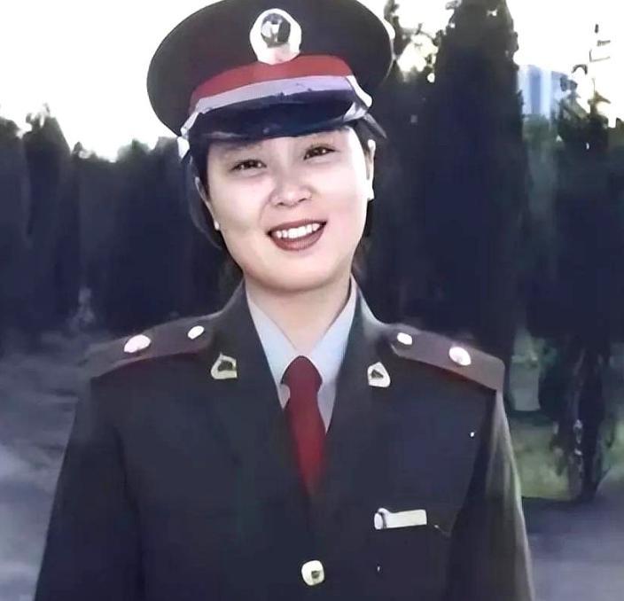 1989年，23岁清华女研究生，在去青岛的火车上爱上了一个35岁憨厚男子。父母嫌