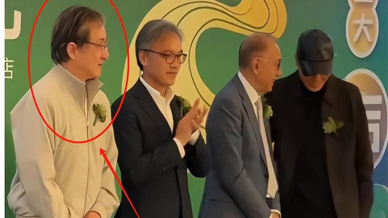 成龙“靠边站”惊天反转！北京夜宴暗藏娱乐圈咖位暗战