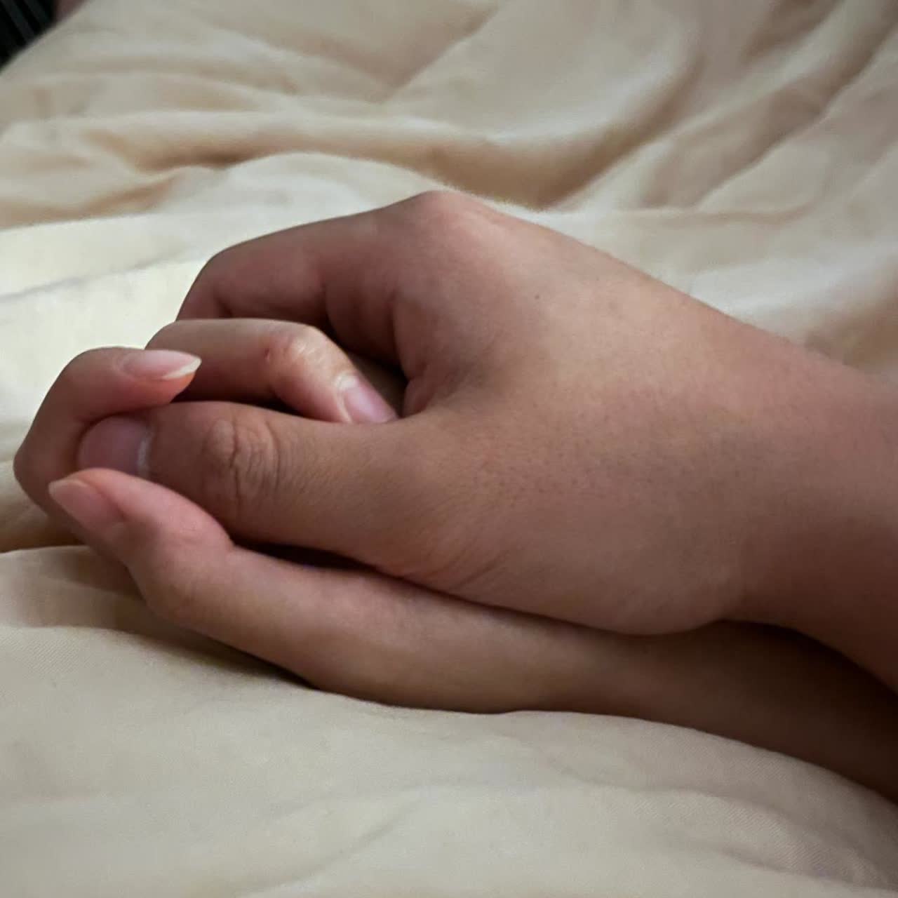 不要未婚生子的意义具象化了。

贵州女子黄某和网红航某恋爱了，情到浓处，意外