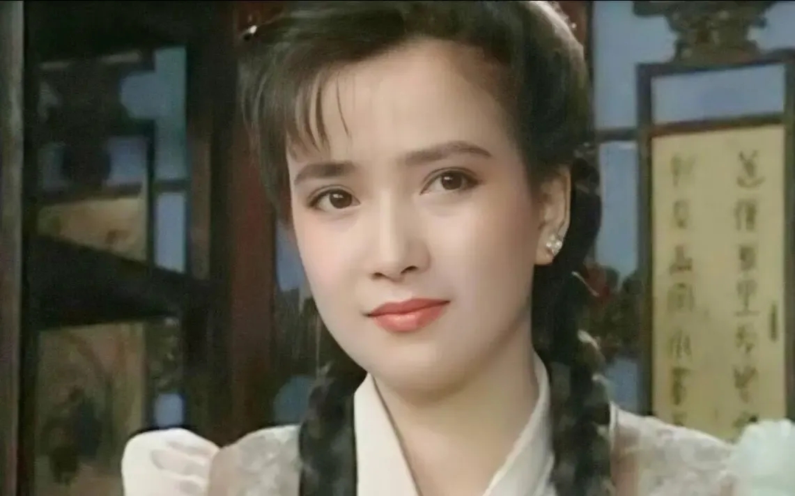 何晴的家庭成员


何晴

• 身份：中国内地著名女演员，被誉为“古典第一美女”