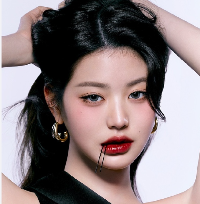 #张元英四月刊封面#  
没有很老，但越来越搞不懂现在网友的审美和爱好。
以前粉