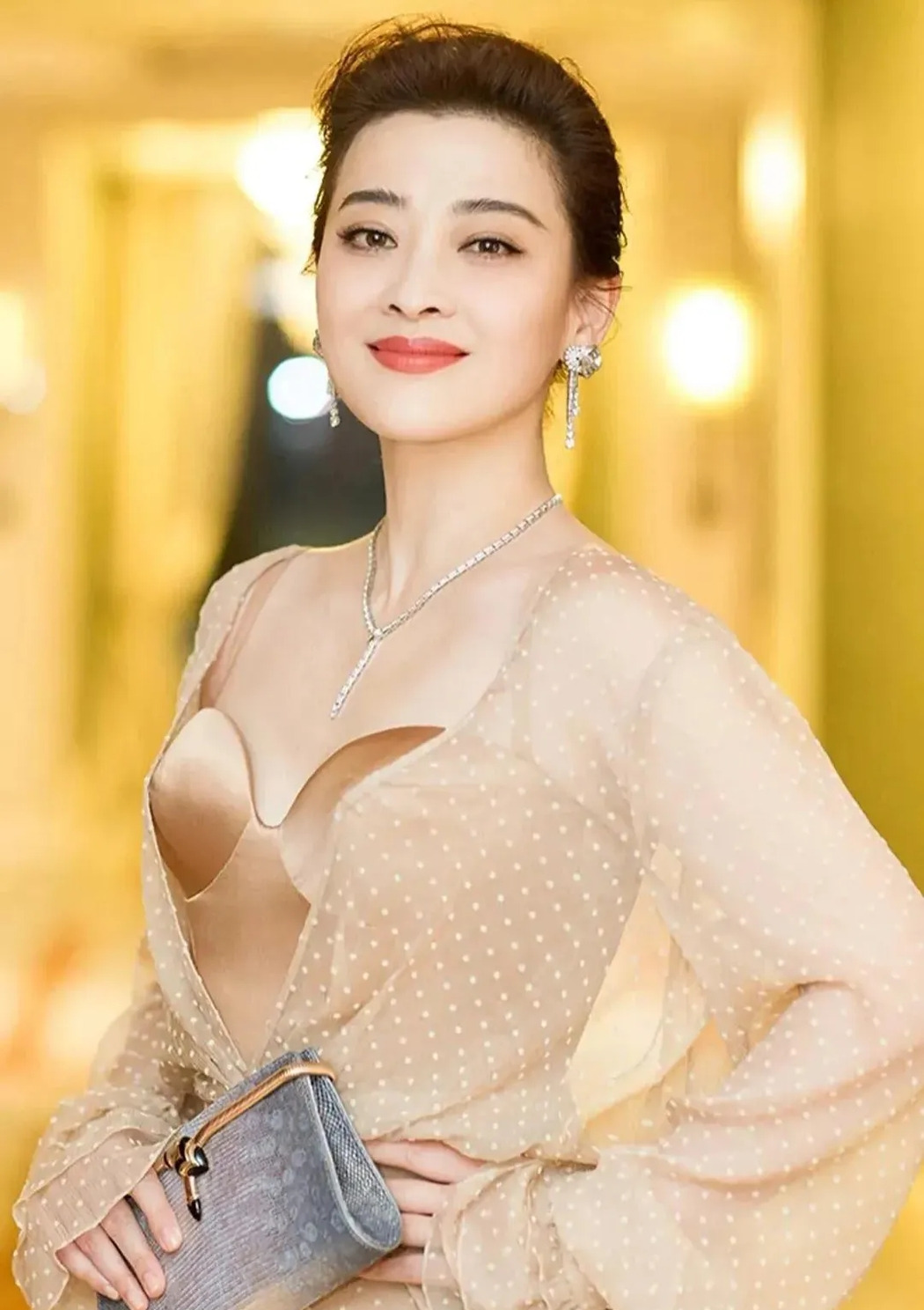 梅婷曾剑因戏生情











你敢相信吗？梅婷竟然爱上了剧组的摄影师！