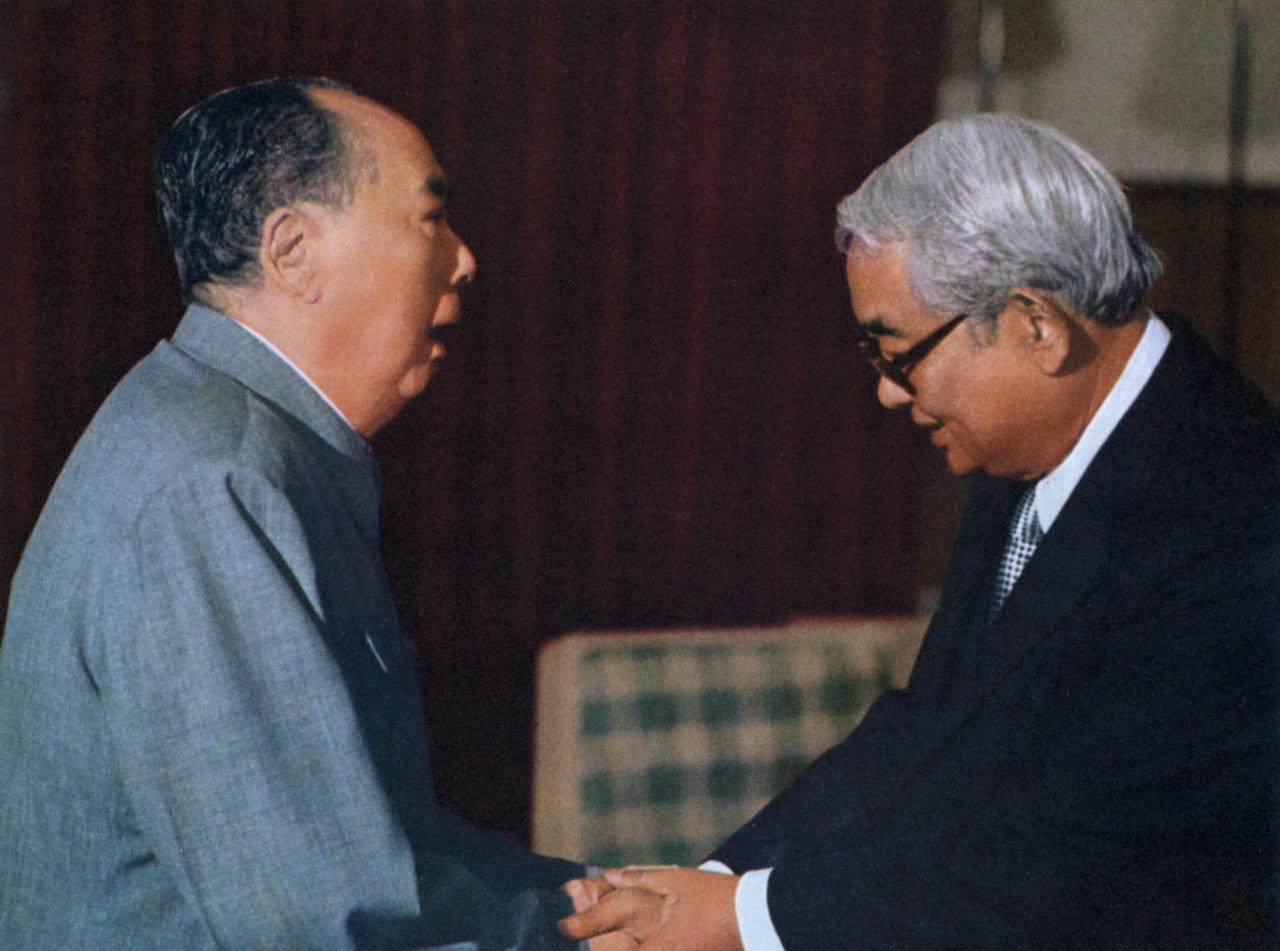 1975年7月1日毛主席对泰国总理说： 我管不了那么多了。
当天上午，老人家在游