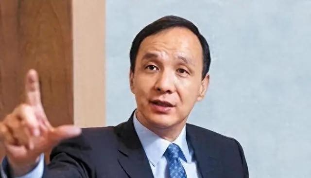 基层不满朱立伦太软，国民党陷入集体焦虑
绿营发起全台大罢免行动，民进党倾全党之力