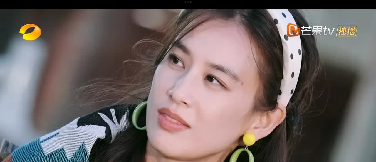 黄圣依真的被杨子下降头了吧
今天的《是女儿是妈妈》节目爆出，黄圣依当年和杨子结