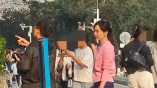 48岁陈数武大生图流出，面部状态差有法令纹，身材发福凸肚