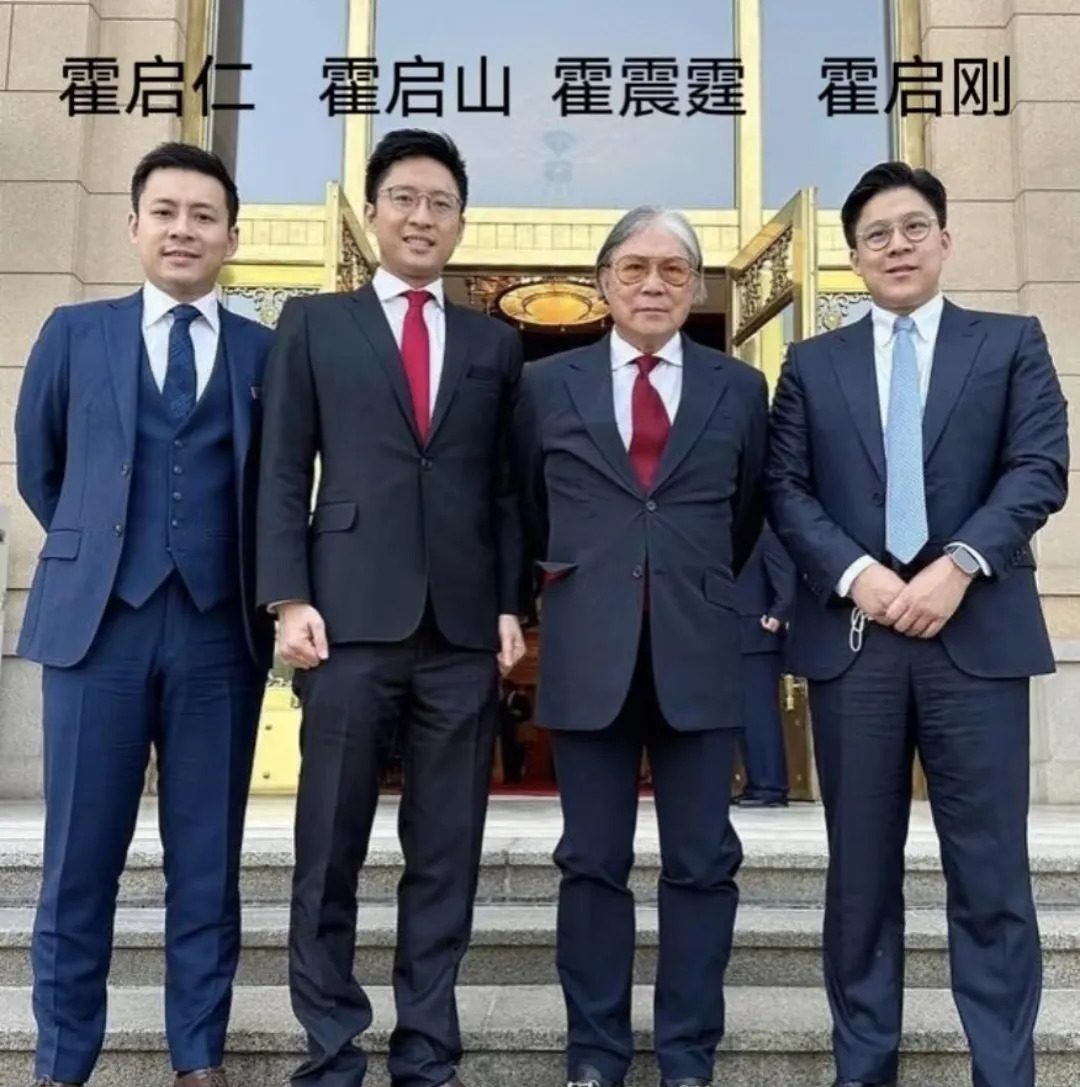 霍震霆的家庭与事业











豪门恩怨、爱恨情仇！霍震霆与港姐朱玲玲