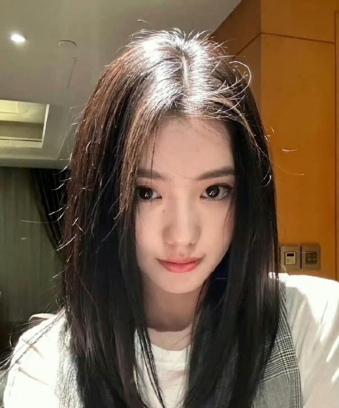 大胆开麦…真美女不适合网感妆，刘浩存真的越素净就越凸显本身颜值