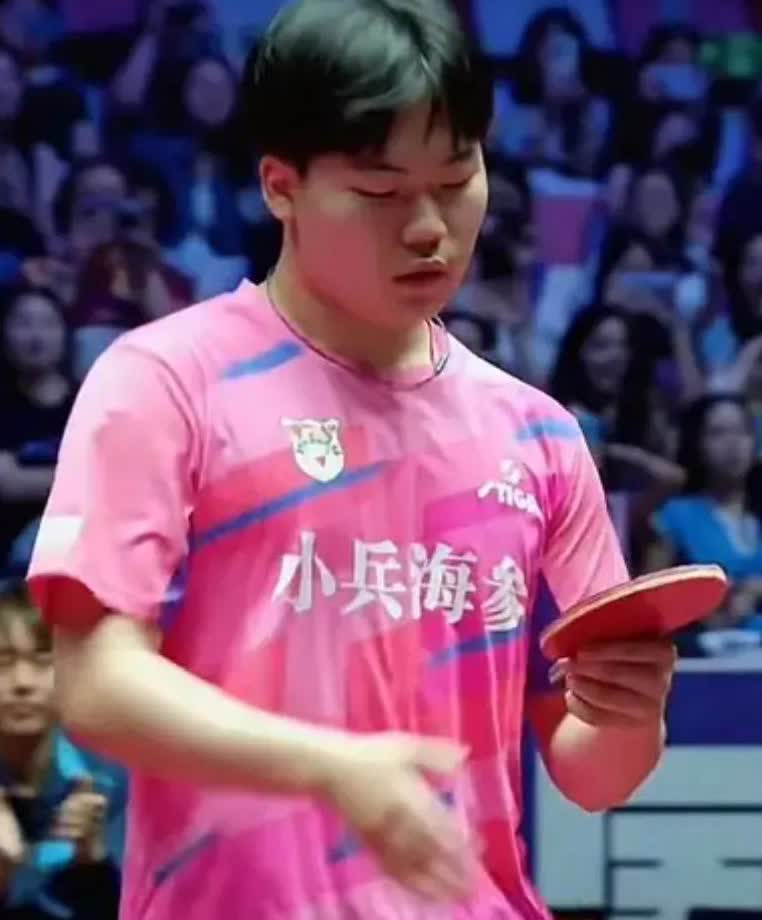 张本智和估计要气得心里痒痒了

后牙槽都要咬碎了

这不，又是他对手又是